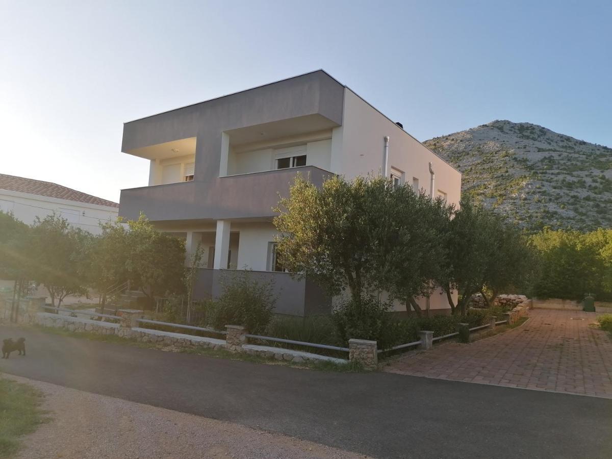 Apartments Lota Starigrad Paklenica Exterior photo