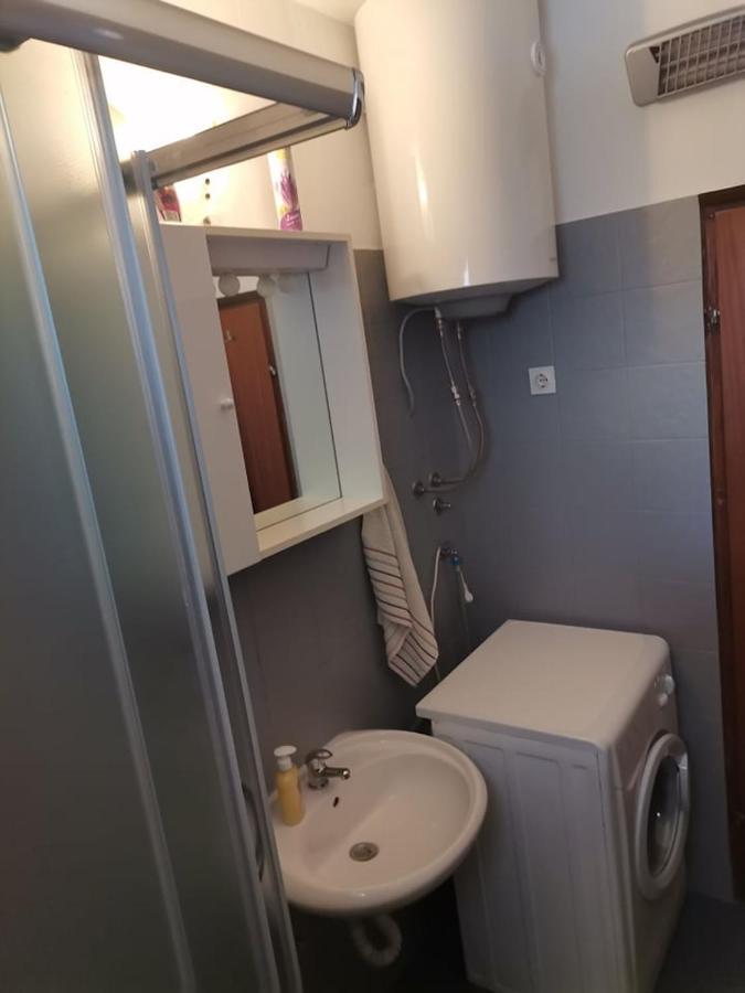 Apartments Lota Starigrad Paklenica Exterior photo