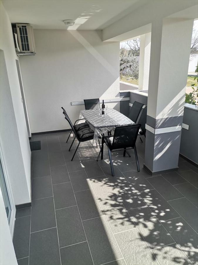Apartments Lota Starigrad Paklenica Exterior photo