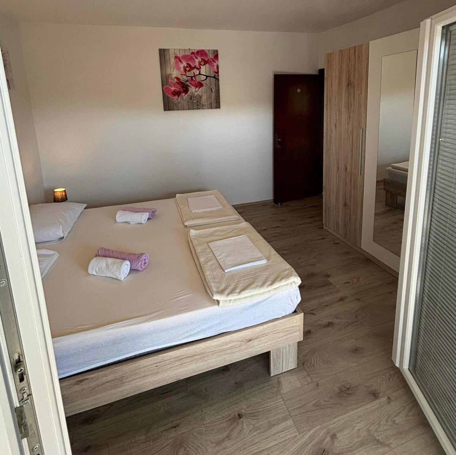 Apartments Lota Starigrad Paklenica Exterior photo
